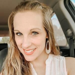 Meet your Posher, Cynthia